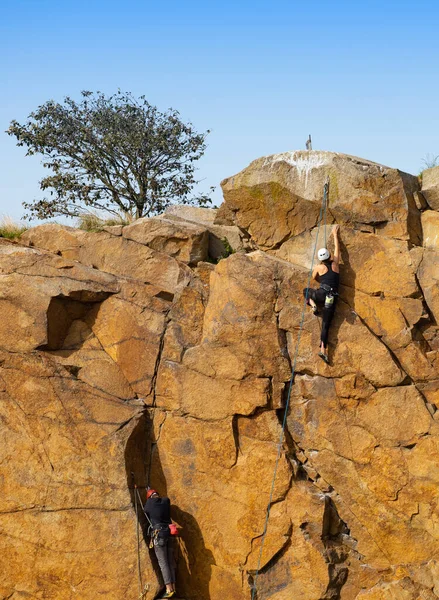 Kletterer Der Wand Bornholm Vang Kletterer Der Wand Erstaunliche Felsen — Stockfoto