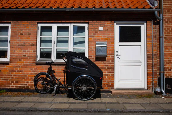 Bicicleta Rickshaw Estacionado Frente Casa Svaneke Bornholm — Foto de Stock