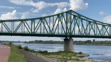 Wloclawek, Polonya 'daki Vistula nehri üzerindeki köprü.