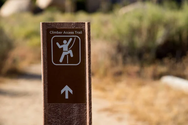 Close Sign Indicating Rock Climbers Can Trail — Stock Photo, Image