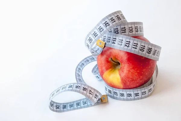 Apple and measuring tape on white background. Diet concept — Stock Photo, Image