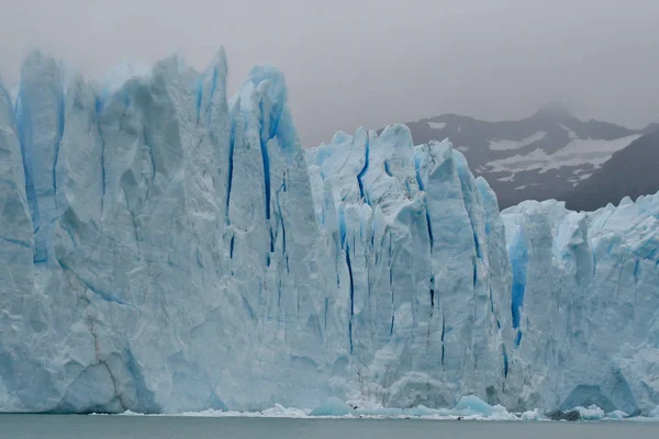 Los Glaciares Milli Parkı içinde Santa Cruz Eyaleti, Arjantin için yer bir buzul Perito Moreno Buzulu olduğunu. — Stok fotoğraf