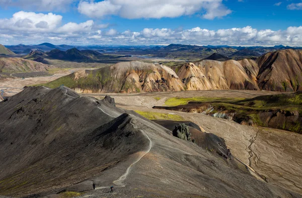 Güzel renkli volkanik dağlar Landmannalaugar İzlanda, yaz saati ve güneşli bir gün. Muhteşem ve unutulmaz İzlanda. Kuzey Avrupa — Stok fotoğraf