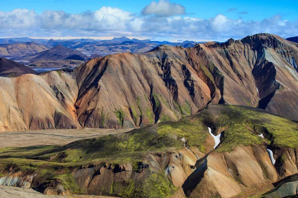 아름 다운 화려한 화산 산 아이슬란드, 여름 시간에 화창한 날 Landmannalaugar. 웅장 하 고 잊을 수 없는 아이슬란드입니다. 북부 유럽 — 스톡 사진