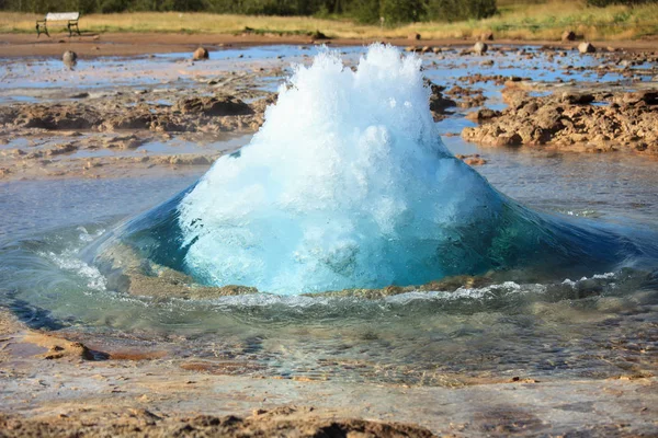 The turquoise blue boiling bubble of Strokkur Geyser In Iceland before eruption. Gold Circle. Iceland. — Stock Photo, Image