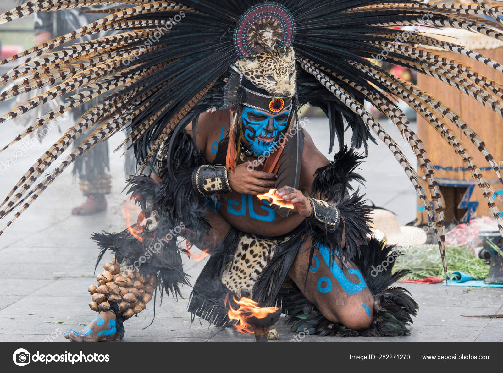 Ciudad de México, México 30 de abril de Bailarines aztecas