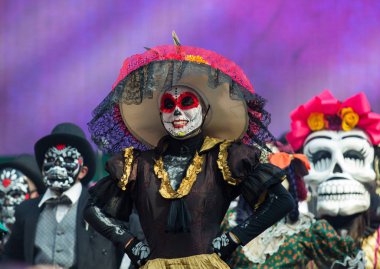 Moskova, Rusya - 29 Haziran 2018 : Moskova'da defile dia de muertos Mexico. Ölüler Günü Meksika'da ölüme komik bir tutum gösteren en popüler ve sıradışı tatil biridir.