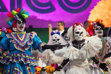 Moskova, Rusya - 29 Haziran 2018 : Moskova'da defile dia de muertos Mexico. Ölüler Günü Meksika'da ölüme komik bir tutum gösteren en popüler ve sıradışı tatil biridir.