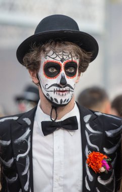 Moskova, Rusya - 29 Haziran 2018 : Moskova'da defile dia de muertos Mexico. Ölüler Günü Meksika'da ölüme komik bir tutum gösteren en popüler ve sıradışı tatil biridir.