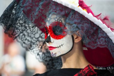 Moskova, Rusya - 29 Haziran 2018 : Moskova'da defile dia de muertos Mexico. Ölüler Günü Meksika'da ölüme komik bir tutum gösteren en popüler ve sıradışı tatil biridir.