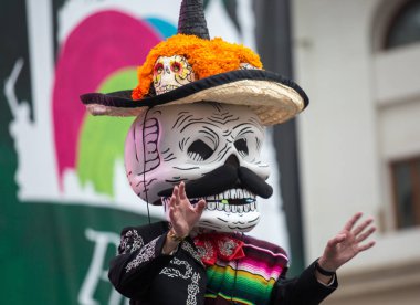Moskova, Rusya - 29 Haziran 2018 : Moskova'da defile dia de muertos Mexico. Ölüler Günü Meksika'da ölüme komik bir tutum gösteren en popüler ve sıradışı tatil biridir.