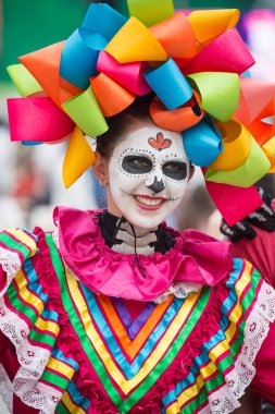 Moskova, Rusya - 29 Haziran 2018 : Moskova'da defile dia de muertos Mexico. Ölüler Günü Meksika'da ölüme komik bir tutum gösteren en popüler ve sıradışı tatil biridir.