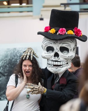 Moskova, Rusya - 29 Haziran 2018 : Moskova'da defile dia de muertos Mexico. Ölüler Günü Meksika'da ölüme komik bir tutum gösteren en popüler ve sıradışı tatil biridir.