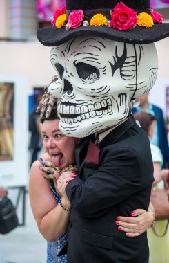 Moskova, Rusya - 29 Haziran 2018 : Moskova'da defile dia de muertos Mexico. Ölüler Günü Meksika'da ölüme komik bir tutum gösteren en popüler ve sıradışı tatil biridir.