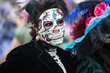 Moskova, Rusya - 29 Haziran 2018 : Moskova'da defile dia de muertos Mexico. Ölüler Günü Meksika'da ölüme komik bir tutum gösteren en popüler ve sıradışı tatil biridir.