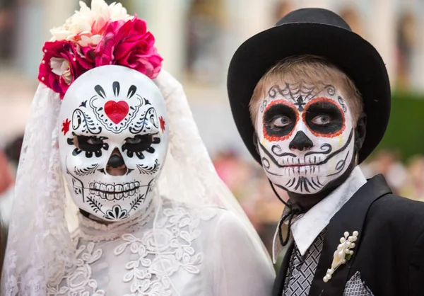 Moskova, Rusya - 29 Haziran 2018 : Moskova'da defile dia de muertos Mexico. Ölüler Günü Meksika'da ölüme komik bir tutum gösteren en popüler ve sıradışı tatil biridir.