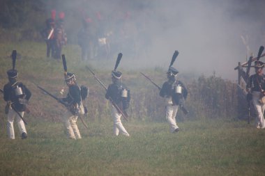 Borodino köyü, Moskova bölgesi Rusya - 02.09.2018: Rus ve Fransız kuvvetleri arasında 1812 yılında Borodino Savaşı 'nın yeniden inşası.