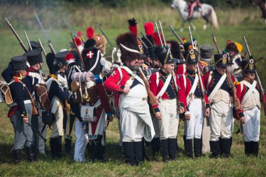 Borodino köyü, Moskova bölgesi Rusya - 02.09.2018: Rus ve Fransız kuvvetleri arasında 1812 yılında Borodino Savaşı 'nın yeniden inşası.