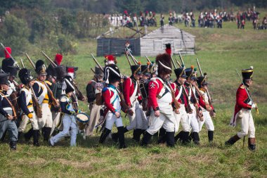 Borodino köyü, Moskova bölgesi Rusya - 02.09.2018: Rus ve Fransız kuvvetleri arasında 1812 yılında Borodino Savaşı 'nın yeniden inşası.