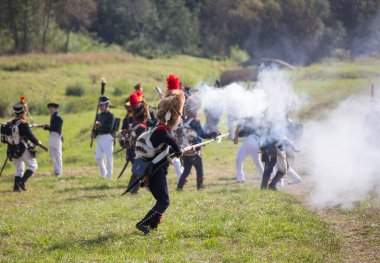 Borodino köyü, Moskova bölgesi Rusya - 02.09.2018: Rus ve Fransız kuvvetleri arasında 1812 yılında Borodino Savaşı 'nın yeniden inşası.