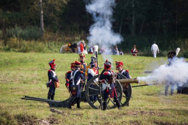 Borodino köyü, Moskova bölgesi Rusya - 02.09.2018: Rus ve Fransız kuvvetleri arasında 1812 yılında Borodino Savaşı 'nın yeniden inşası.