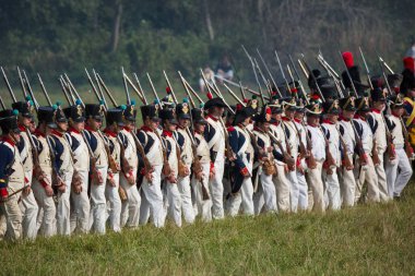 Borodino köyü, Moskova bölgesi Rusya - 02.09.2018: Rus ve Fransız kuvvetleri arasında 1812 yılında Borodino Savaşı 'nın yeniden inşası.