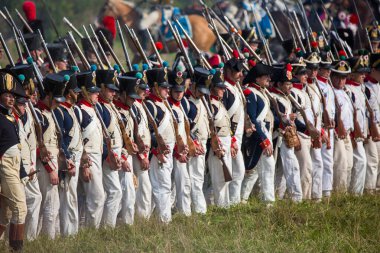 Borodino köyü, Moskova bölgesi Rusya - 02.09.2018: Rus ve Fransız kuvvetleri arasında 1812 yılında Borodino Savaşı 'nın yeniden inşası.