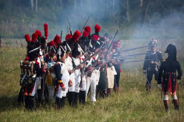 Borodino köyü, Moskova bölgesi Rusya - 02.09.2018: Rus ve Fransız kuvvetleri arasında 1812 yılında Borodino Savaşı 'nın yeniden inşası.