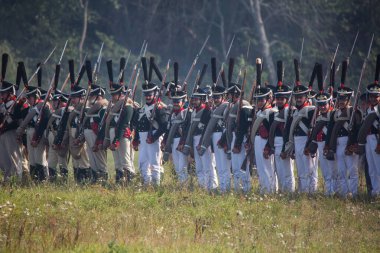 Borodino köyü, Moskova bölgesi Rusya - 02.09.2018: Rus ve Fransız kuvvetleri arasında 1812 yılında Borodino Savaşı 'nın yeniden inşası.