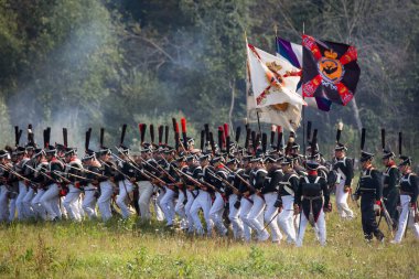 Borodino köyü, Moskova bölgesi Rusya - 02.09.2018: Rus ve Fransız kuvvetleri arasında 1812 yılında Borodino Savaşı 'nın yeniden inşası.