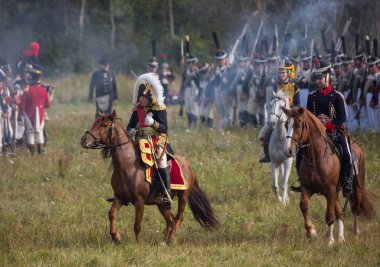 Borodino köyü, Moskova bölgesi Rusya - 02.09.2018: Rus ve Fransız kuvvetleri arasında 1812 yılında Borodino Savaşı 'nın yeniden inşası.
