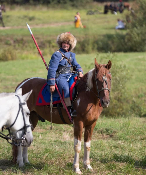 Aldeia de Borodino, região de Moscou Rússia - 02.09.2018: A reconstrução da Batalha de Borodino em 1812 entre as forças russas e francesas . — Fotografia de Stock