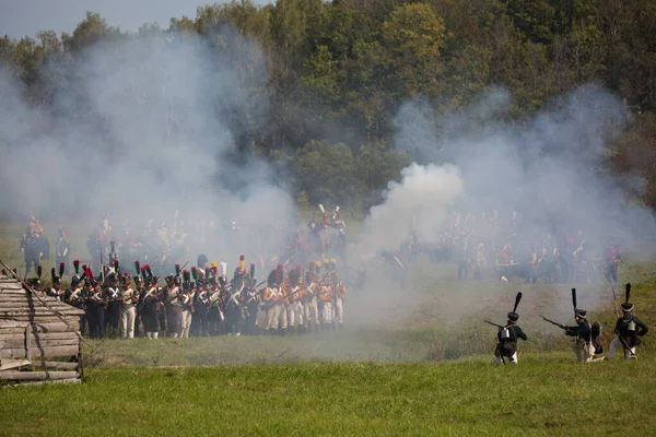 Borodino village, Moscow region Russia - 02.09.2018: The reconstruction of the Battle of Borodino in 1812 between Russian and French forces. — Stock Photo, Image