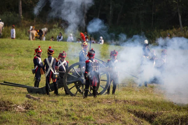 Borodino village, moskau region russland - 02.09.2018: die rekonstruktion der schlacht von borodino im jahr 1812 zwischen russischen und französischen kräften. — Stockfoto