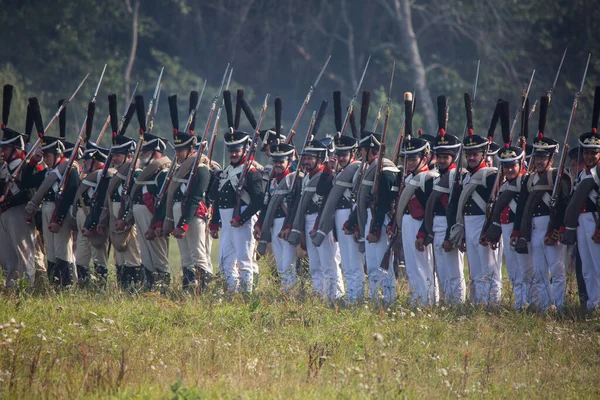 Borodino köyü, Moskova bölgesi Rusya - 02.09.2018: Rus ve Fransız kuvvetleri arasında 1812 yılında Borodino Savaşı 'nın yeniden inşası.
