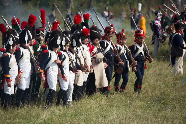 Borodino village, moskau region russland - 02.09.2018: die rekonstruktion der schlacht von borodino im jahr 1812 zwischen russischen und französischen kräften. — Stockfoto