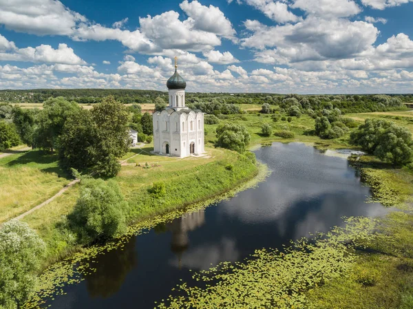 Big Panoramic aerial view of ancient Church of the Intercession of the Holy Virgin on the Nerl River at sunny summer day. Russia. — Stock Photo, Image