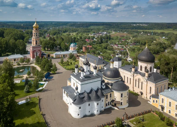 Aerial summer view of white old monastery with golden domes in Russia. — Stock Photo, Image