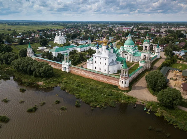 Aerial summer view of white Spaso-Yakovlevsky Monastery with green domes in Rostov the Great city. Russia. — Stock Photo, Image