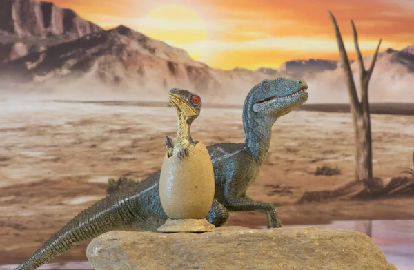 Velociraptor Avec Bébé Vélociraptor Avec Terre Jurassique Arrière Plan — Photo