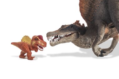 Beyaz arka plan üzerinde izole anne ile bebek spinosaurus.