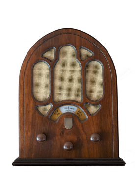 beyaz arka plan üzerinde izole antika ahşap radyo. Geçmiş yılların teknolojisini hatırlatan vintage nesne