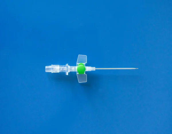 Perifere veneuze katheters geplaatst op de therapietruck in de ziekenboeg — Stockfoto