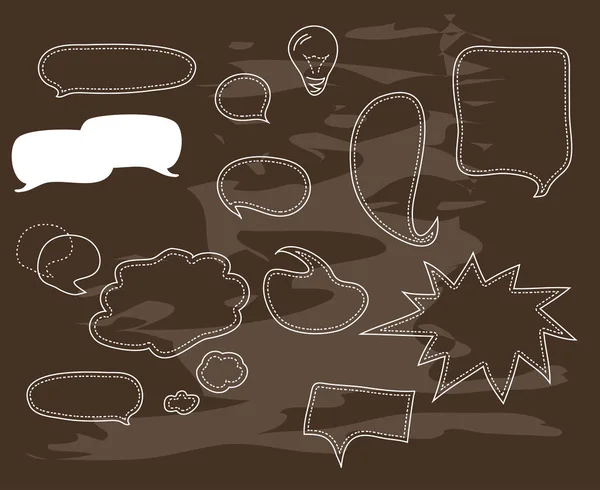 Uppsättning handritade doodle krita banderoller på svarta tavlan. Pratar bubbla. Vektorillustration. — Stock vektor