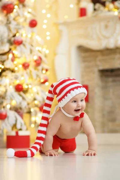 Bambino Vicino All Albero Natale — Foto Stock