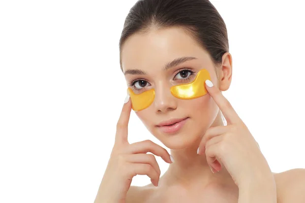 妇女面孔与金黄面具在眼睛之下 自然化妆 — 图库照片