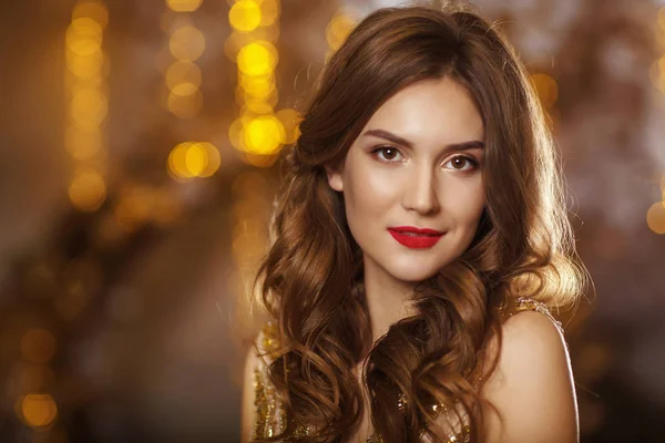 Retrato Uma Mulher Bonita Vestido Dourado — Fotografia de Stock