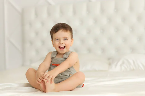 Little Boy Sit Bed — Stock Photo, Image