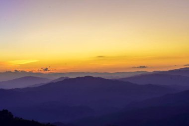 Gün batımında Doi Chang 'in güzel dağ manzarası, Chiang Rai, Tayland.