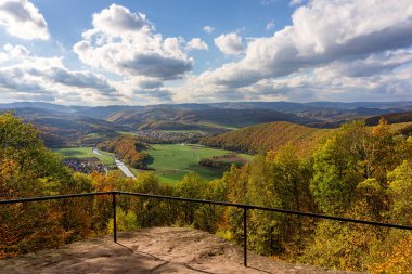 Teufelskanzel görünümünden (İngilizce: Devils minber). Nehirde Werra arıyorsunuz.